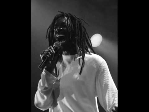 Buju Banton - No Fassy Hole a.k.a. Heads Roll