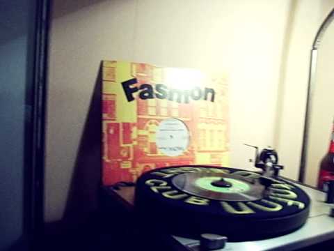 Pinchers - Senseless war - Far east riddim - Sound clash weapon