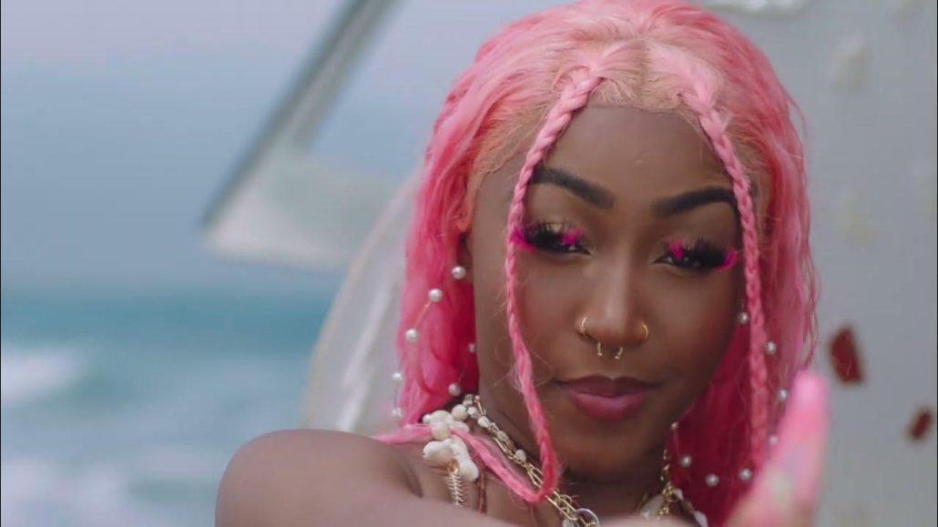 Stalk Ashley’s Top Body In Focus